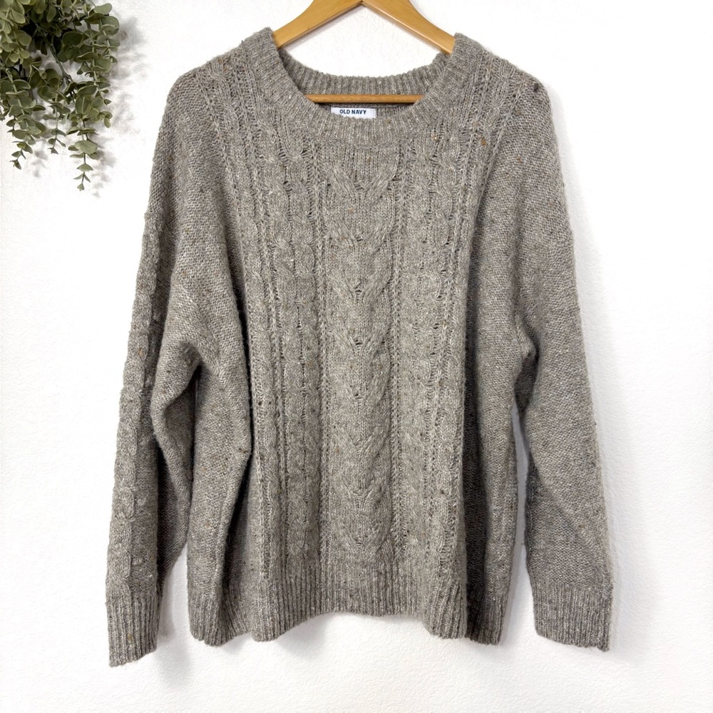 OLD NAVY • Grey cableknit sweater